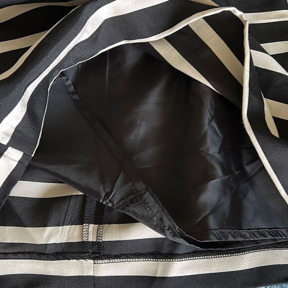 H&M Black and White Striped Dress Size 4 - Picture 10 of 11